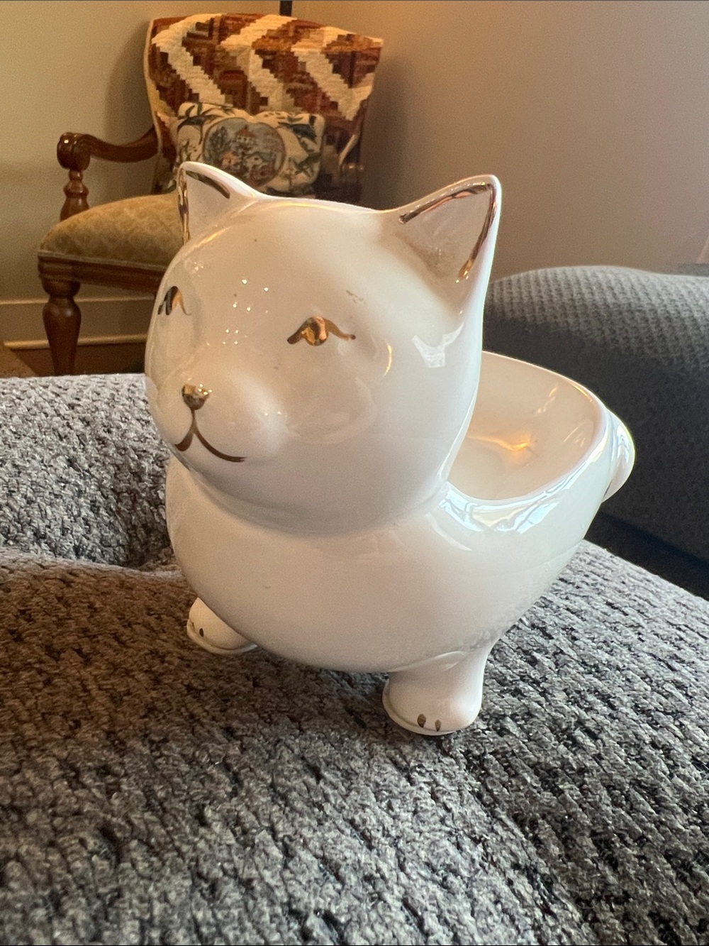 Pier 1 Ceramic Cat Soap Dish in White and Gold